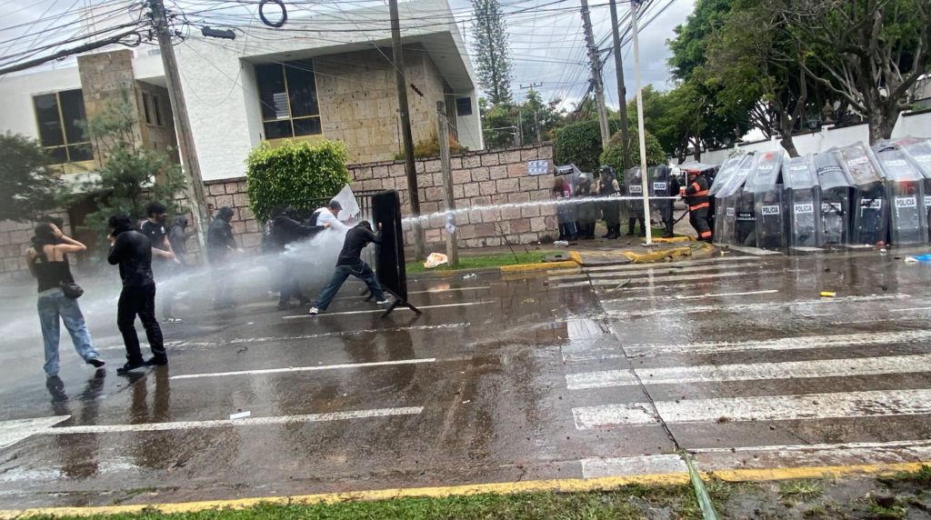 La Fiscalía de Jalisco traslada a siete manifestantes por el agua a Puente Grande